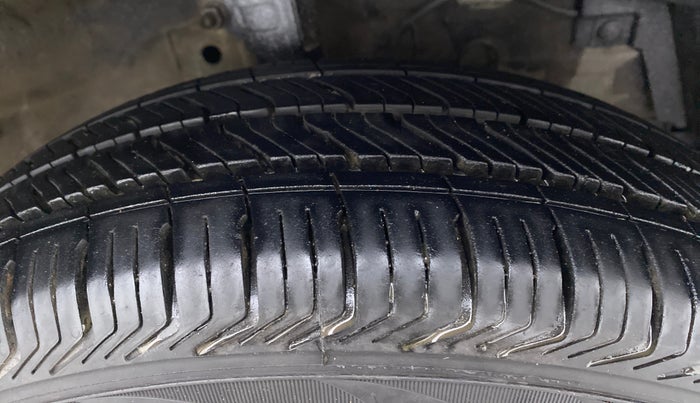 2015 Maruti Swift Dzire VDI ABS, Diesel, Manual, 67,395 km, Right Front Tyre Tread