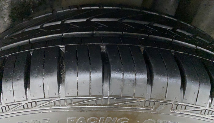 2015 Maruti Ciaz ZXI, Petrol, Manual, 48,251 km, Left Rear Tyre Tread