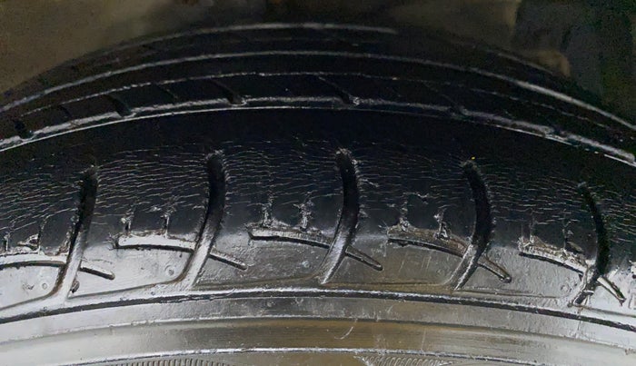 2015 Maruti Ciaz ZXI, Petrol, Manual, 48,251 km, Left Front Tyre Tread