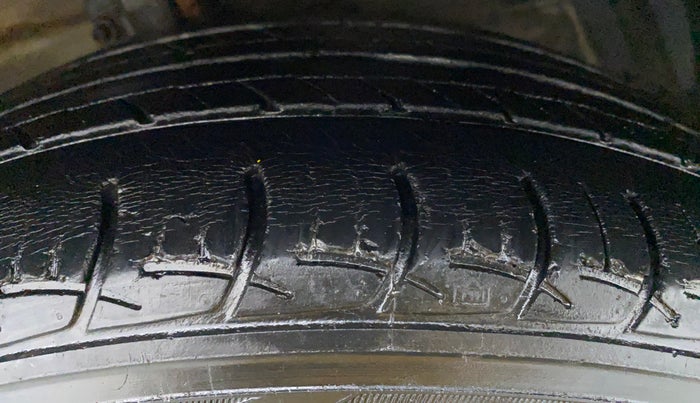 2015 Maruti Ciaz ZXI, Petrol, Manual, 48,251 km, Right Rear Tyre Tread