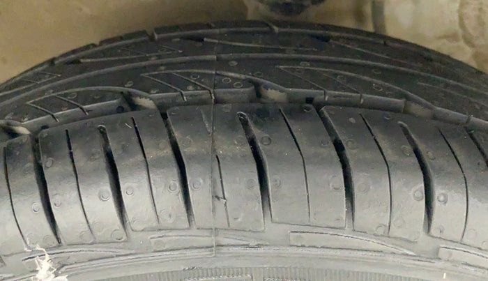 2018 Maruti Alto 800 LXI, Petrol, Manual, 48,492 km, Left Front Tyre Tread
