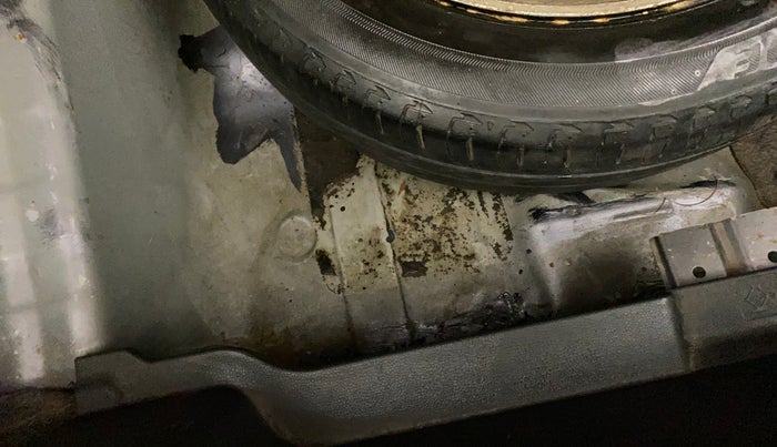 2017 Honda City 1.5L I-VTEC ZX CVT, Petrol, Automatic, 1,21,674 km, Boot floor - Slight discoloration