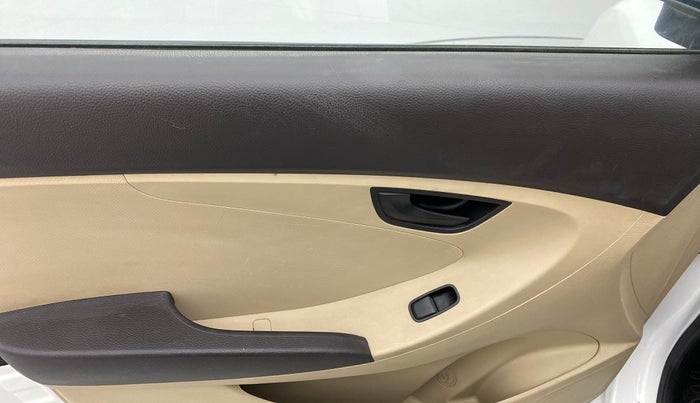 2014 Hyundai Eon ERA +, Petrol, Manual, 25,213 km, Left front window switch / handle - Power window makes minor noise