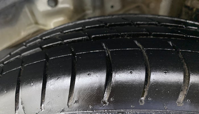 2014 Hyundai Eon ERA +, Petrol, Manual, 25,213 km, Left Rear Tyre Tread
