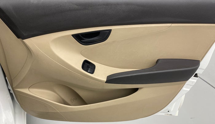 2014 Hyundai Eon ERA +, Petrol, Manual, 25,213 km, Driver Side Door Panels Control