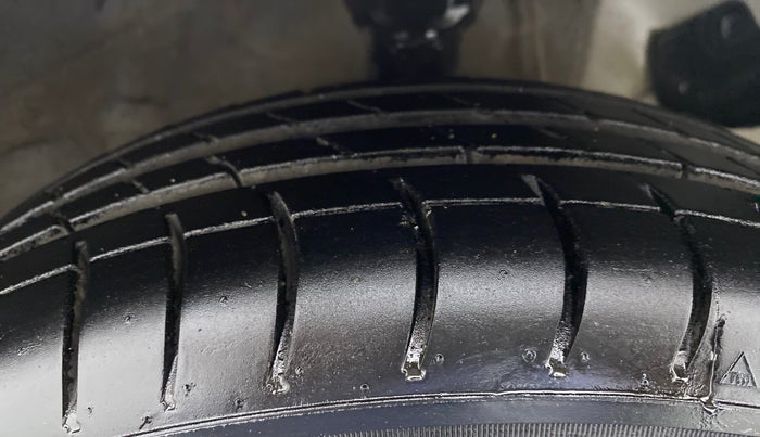 2014 Hyundai Eon ERA +, Petrol, Manual, 25,213 km, Right Front Tyre Tread