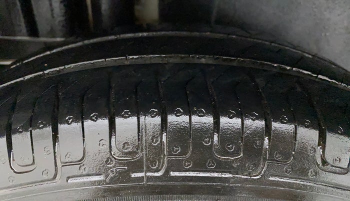 2014 Maruti Swift VXI, Petrol, Manual, 71,083 km, Right Rear Tyre Tread