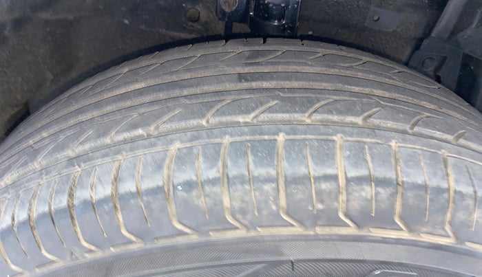 2015 Maruti Swift VXI, Petrol, Manual, 46,056 km, Right Front Tyre Tread
