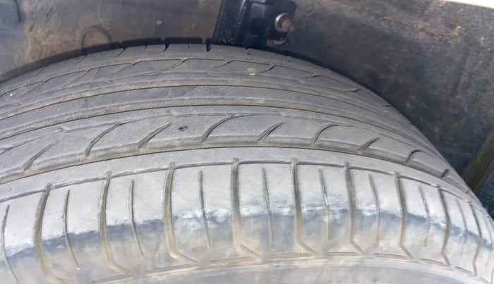 2015 Maruti Swift VXI, Petrol, Manual, 46,056 km, Left Front Tyre Tread