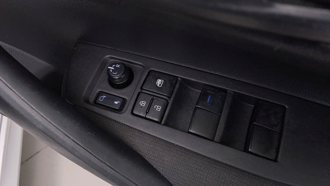 2020 Toyota Corolla Ascent Sport + Tr Kit, Automatic, 68234 km, Drivers Side Door Panel Controls