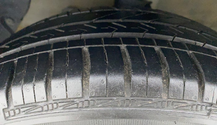 2015 Hyundai Grand i10 SPORTZ 1.2 KAPPA VTVT, Petrol, Manual, 39,779 km, Left Front Tyre Tread