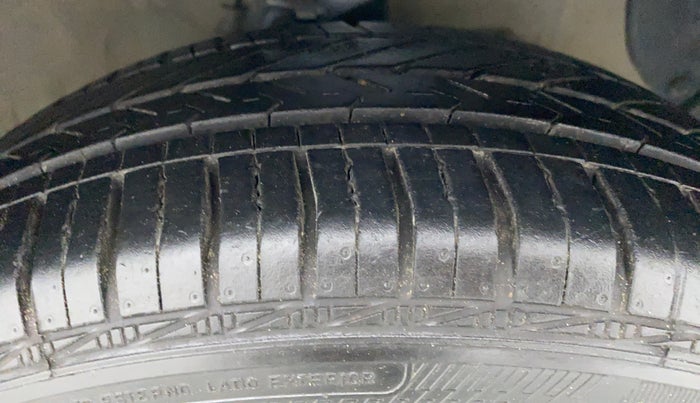 2015 Hyundai Grand i10 SPORTZ 1.2 KAPPA VTVT, Petrol, Manual, 39,779 km, Right Front Tyre Tread
