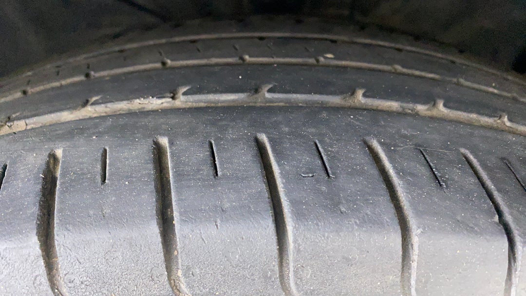 Right Front Tyre Tread