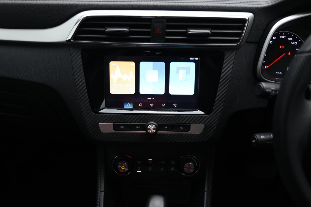 2024 MG ZS Excite, Automatic, 7894 km, Center Console