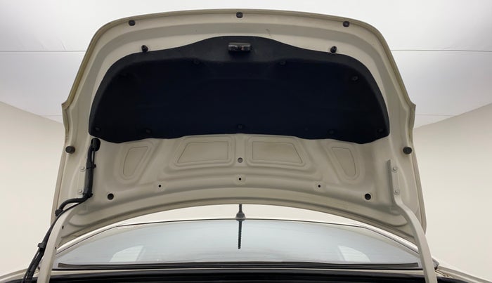2015 Hyundai Verna FLUIDIC 4S 1.6 VTVT S, Petrol, Manual, 45,374 km, Boot Door Open
