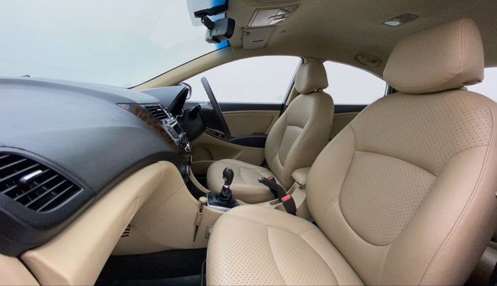2015 Hyundai Verna FLUIDIC 4S 1.6 VTVT S, Petrol, Manual, 45,374 km, Right Side Front Door Cabin