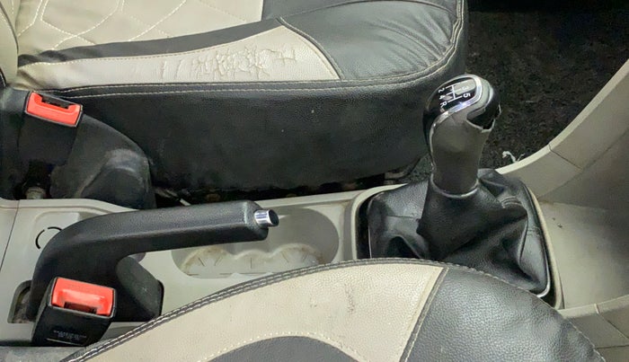 2018 Tata Tiago XT DIESEL, Diesel, Manual, 91,854 km, Gear lever - Knob cover torn