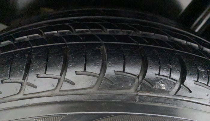 2015 Maruti Ciaz ZXI, Petrol, Manual, 13,325 km, Left Rear Tyre Tread