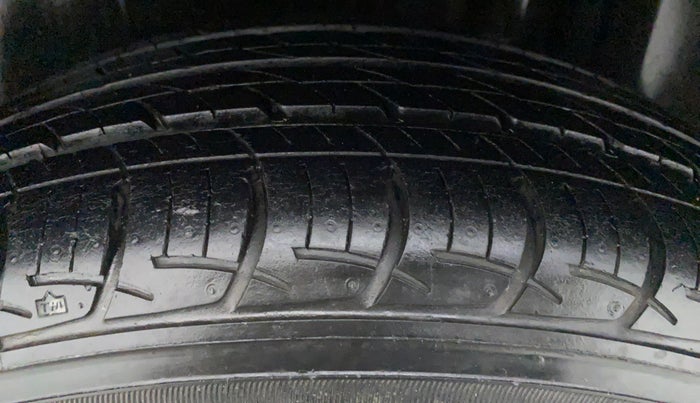 2015 Maruti Ciaz ZXI, Petrol, Manual, 13,325 km, Right Front Tyre Tread