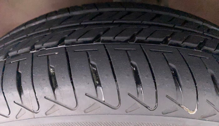 2017 Maruti Alto K10 VXI P, Petrol, Manual, 49,691 km, Left Front Tyre Tread