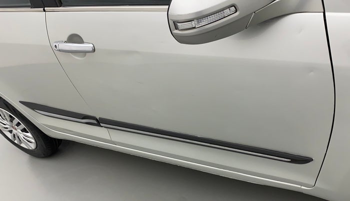 2017 Maruti Swift VXI, Petrol, Manual, 77,307 km, Driver-side door - Minor scratches
