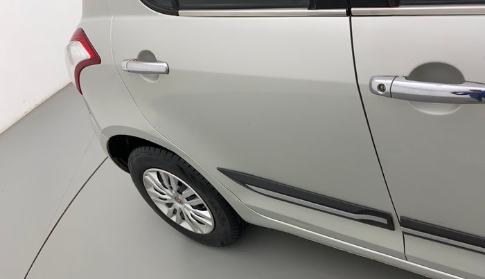 2017 Maruti Swift VXI, Petrol, Manual, 77,307 km, Right rear door - Slightly dented