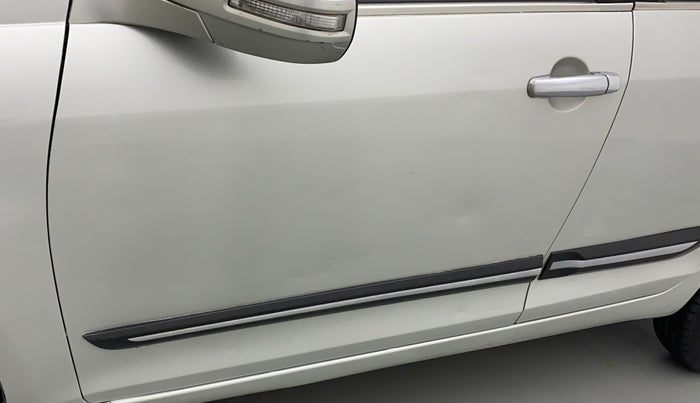 2017 Maruti Swift VXI, Petrol, Manual, 77,307 km, Front passenger door - Slightly dented
