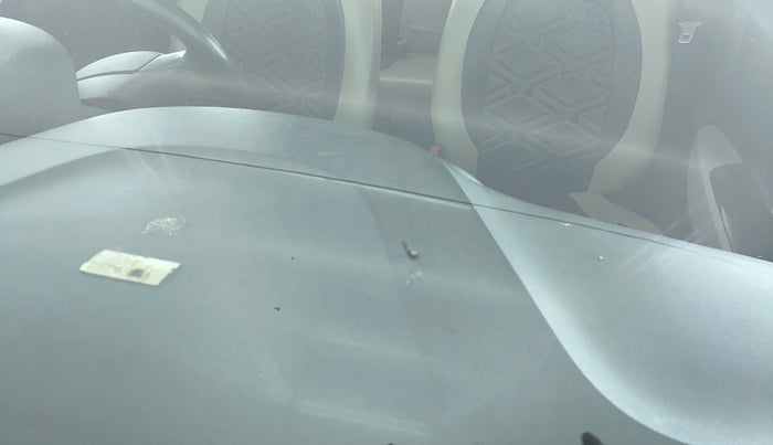 2015 Hyundai Xcent SX 1.2 (O), Petrol, Manual, 69,655 km, Front windshield - Minor spot on windshield