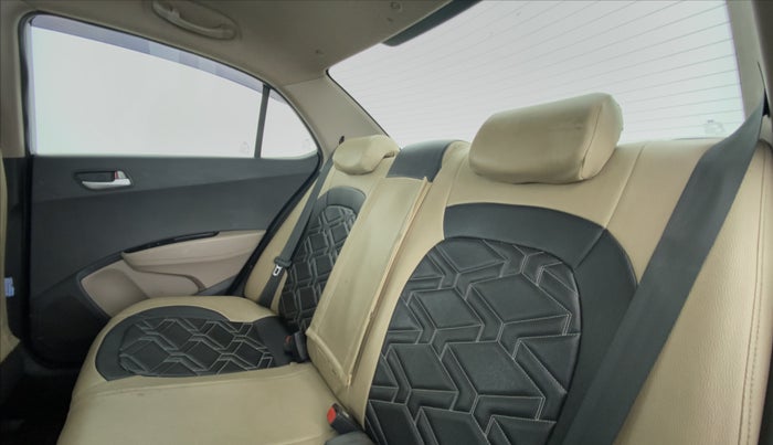2015 Hyundai Xcent SX 1.2 (O), Petrol, Manual, 69,655 km, Right Side Rear Door Cabin