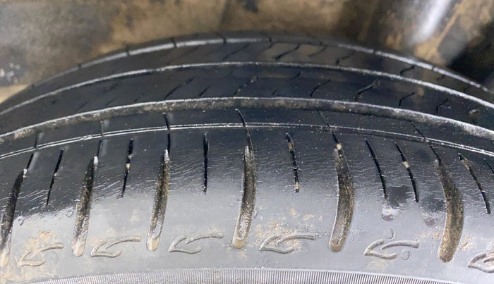 2015 Hyundai Xcent SX 1.2 (O), Petrol, Manual, 69,655 km, Left Rear Tyre Tread