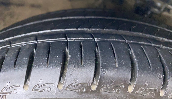 2015 Hyundai Xcent SX 1.2 (O), Petrol, Manual, 69,655 km, Right Front Tyre Tread
