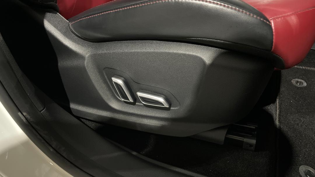 2020 MG HS Essence, Automatic, 62560 km, Drivers Side Adjustment Panel