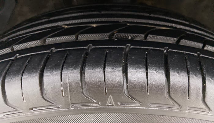 2014 Hyundai i20 SPORTZ 1.2 VTVT, Petrol, Manual, 52,015 km, Left Front Tyre Tread