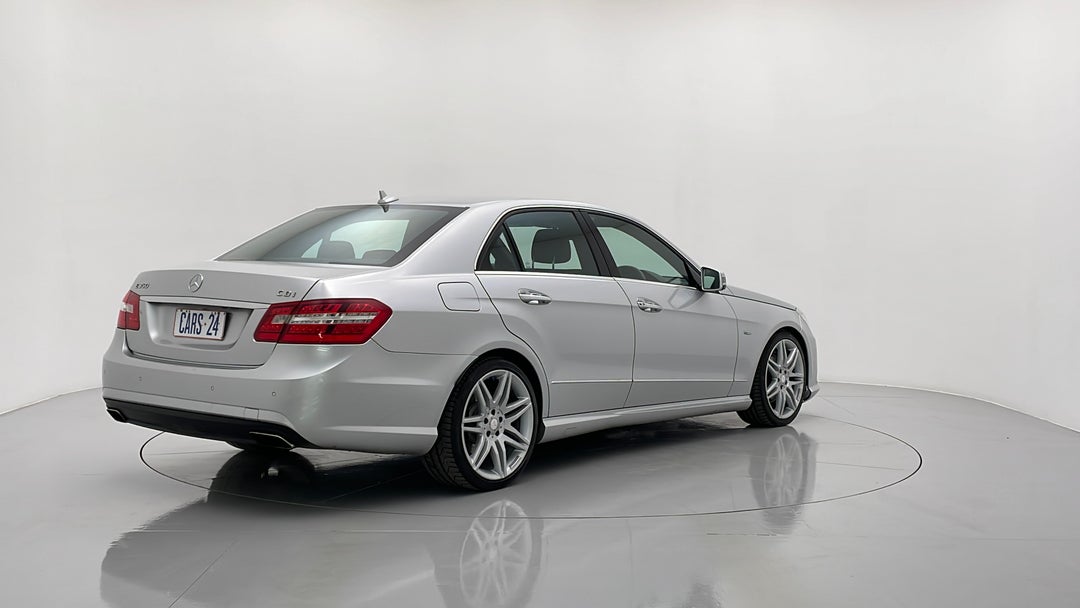 Right Back Diagonal (45- Degree) View