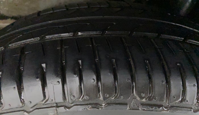 2014 Maruti Ritz ZXI, Petrol, Manual, 35,977 km, Right Rear Tyre Tread