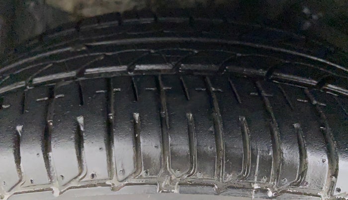 2014 Maruti Ritz ZXI, Petrol, Manual, 35,977 km, Left Front Tyre Tread
