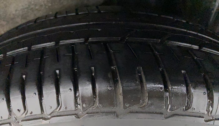 2014 Maruti Ritz ZXI, Petrol, Manual, 35,977 km, Left Rear Tyre Tread
