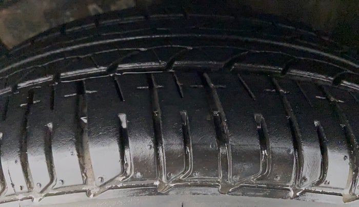 2014 Maruti Ritz ZXI, Petrol, Manual, 35,977 km, Right Front Tyre Tread