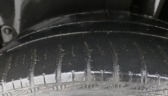 2014 Maruti Swift ZXI D, Petrol, Manual, 82,122 km, Left Rear Tyre Tread