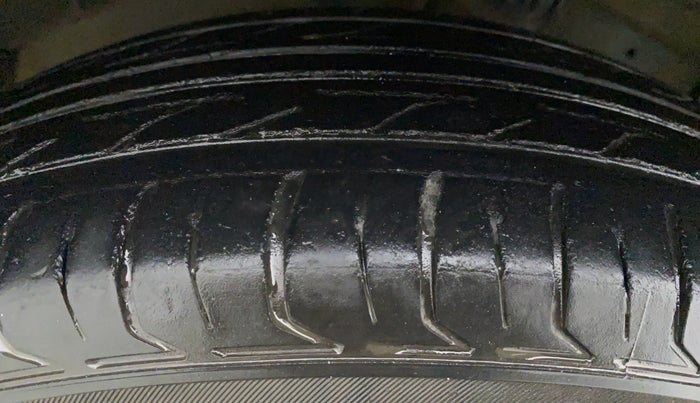 2013 Maruti Swift Dzire VXI, CNG, Manual, 89,681 km, Right Rear Tyre Tread