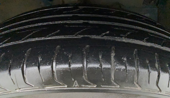 2013 Maruti Swift Dzire VXI, CNG, Manual, 89,681 km, Right Front Tyre Tread