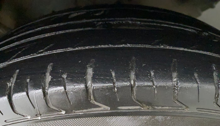 2013 Maruti Swift Dzire VXI, CNG, Manual, 89,681 km, Left Rear Tyre Tread