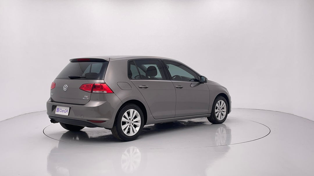 Right Back Diagonal (45- Degree) View