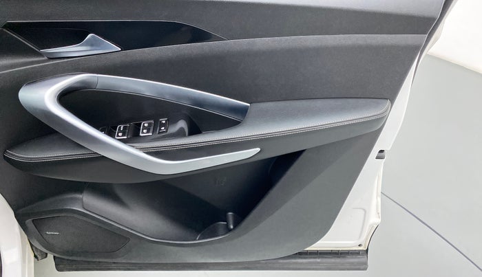 2020 MG HECTOR SHARP DCT PETROL, Petrol, Automatic, 23,303 km, Driver Side Door Panels Control