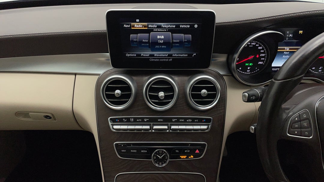 2016 Mercedes-benz C250 C250, Automatic, 61357 km, Center Console