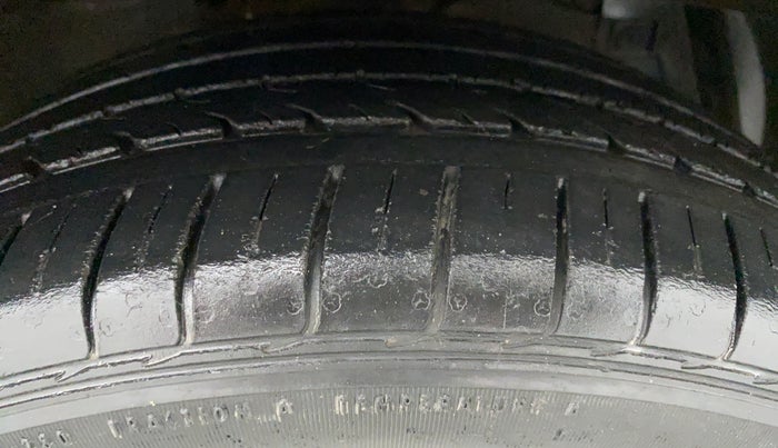 2018 Maruti Ciaz ALPHA 1.5 MT VTVT SHVS, Petrol, Manual, 44,864 km, Right Front Tyre Tread