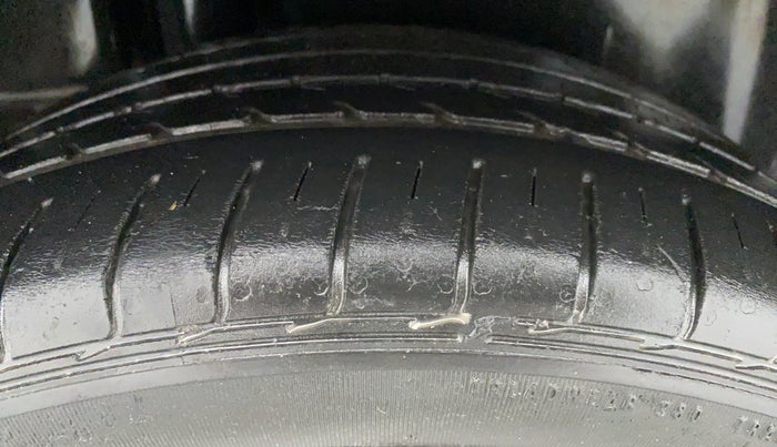2018 Maruti Ciaz ALPHA 1.5 MT VTVT SHVS, Petrol, Manual, 44,864 km, Right Rear Tyre Tread