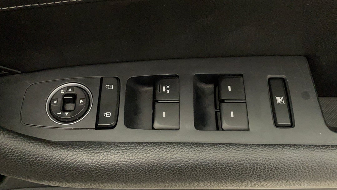 2018 Hyundai Sonata Active, Automatic, 83940 km, Drivers Side Door Panel Controls