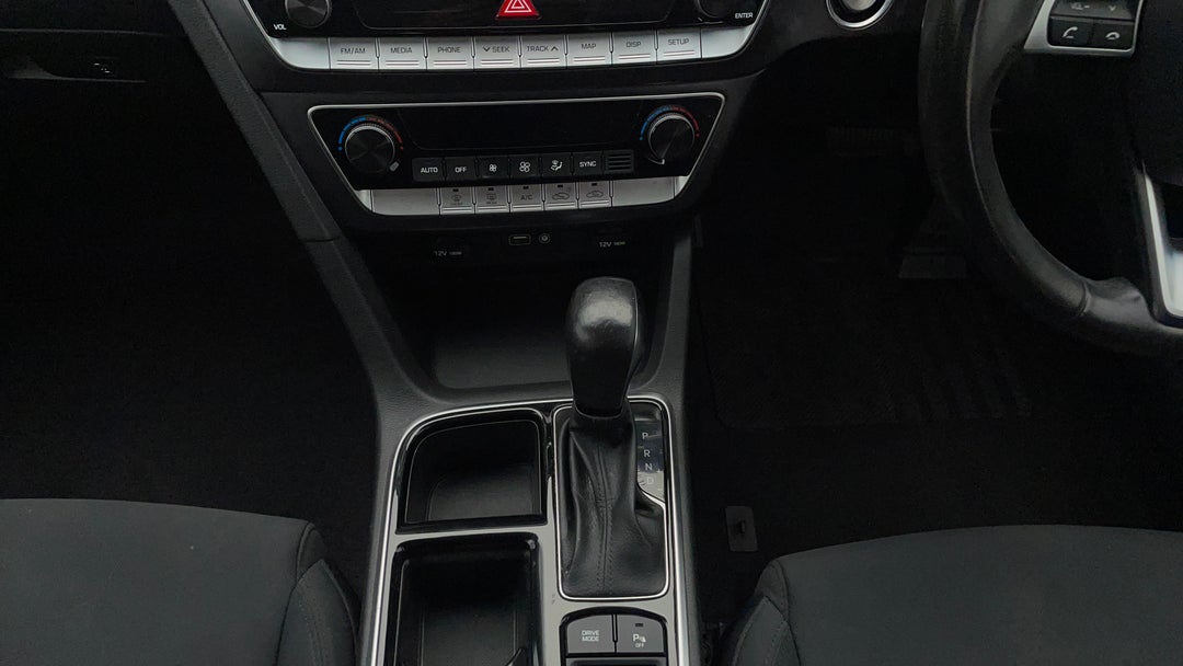 2018 Hyundai Sonata Active, Automatic, 83940 km, Gear Lever 