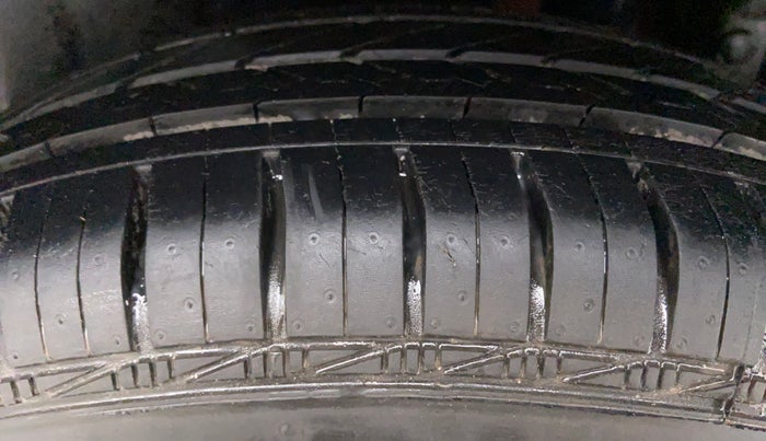 2012 Maruti Swift VXI D, Petrol, Manual, 41,172 km, Left Rear Tyre Tread